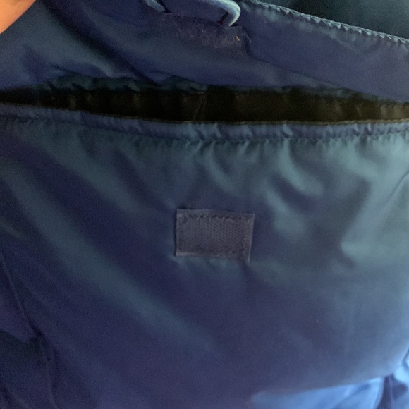 Mens puffer best with deep pockets on each side - Picture 4 of 8